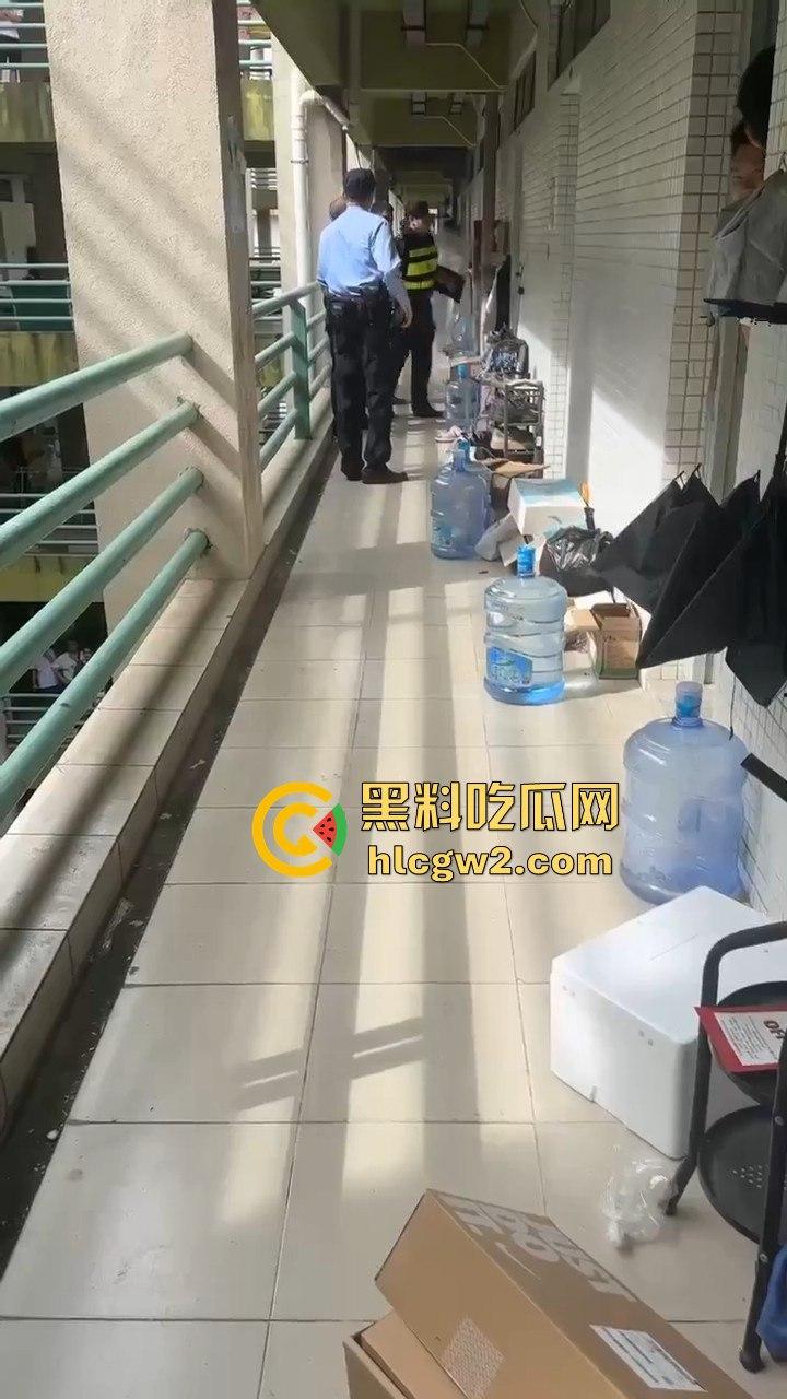 广东工业大学惊现捅人事件!凶手反锁宿舍内,保安公安疯狂踹门!-4