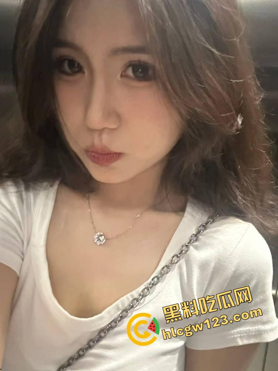 佛山新地儿桃子多到爆，妹子嫩得像鲜桃，短裙黑丝小妹齐聚骚逼扎堆，肉香奶嫩逼紧晚到没你份！-8