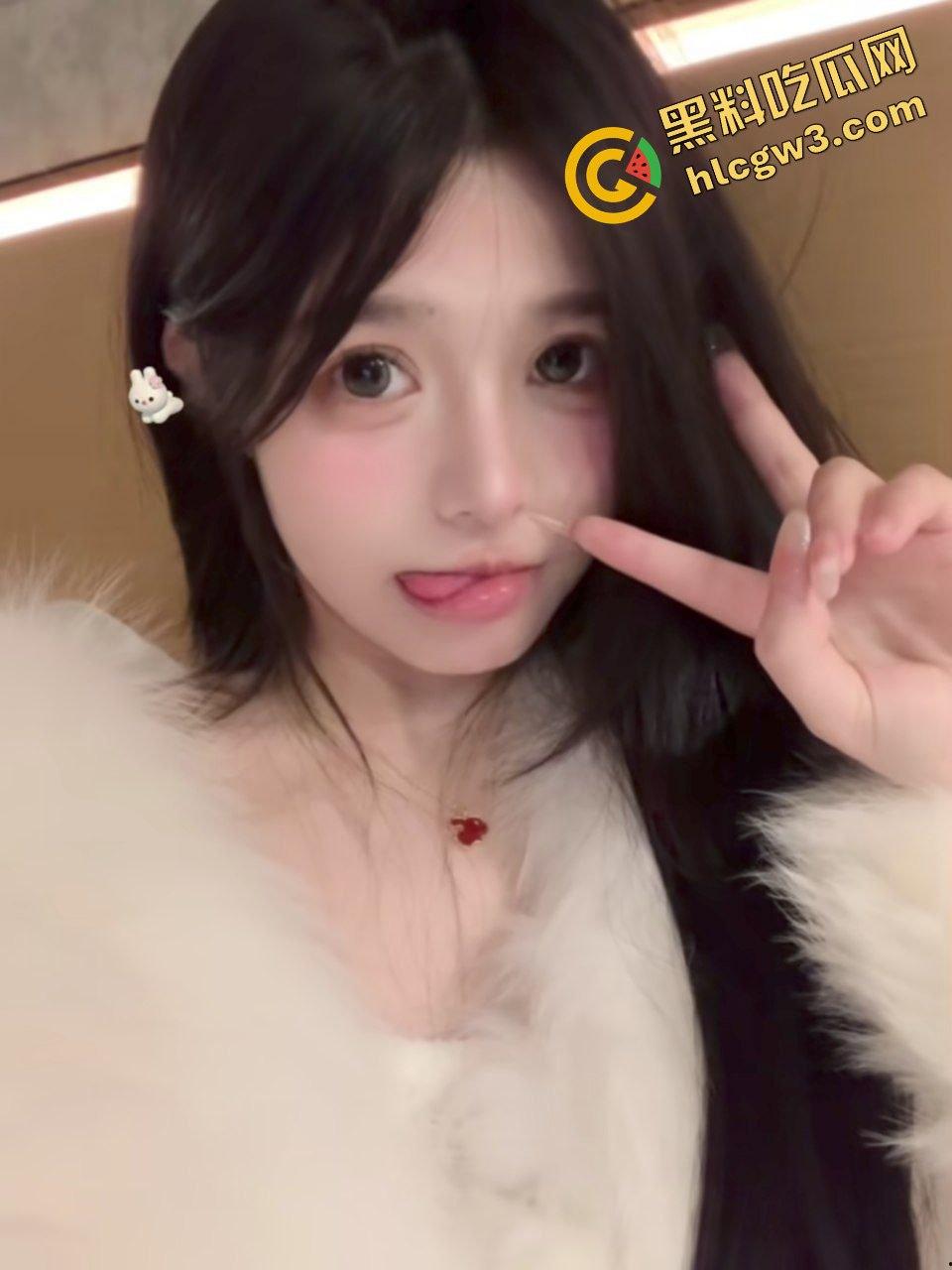 抖音青春少女清纯大奶反差网红『小m』黑丝捆绑淫字调教 Buff叠满暴操黑森林 独家曝光!-3