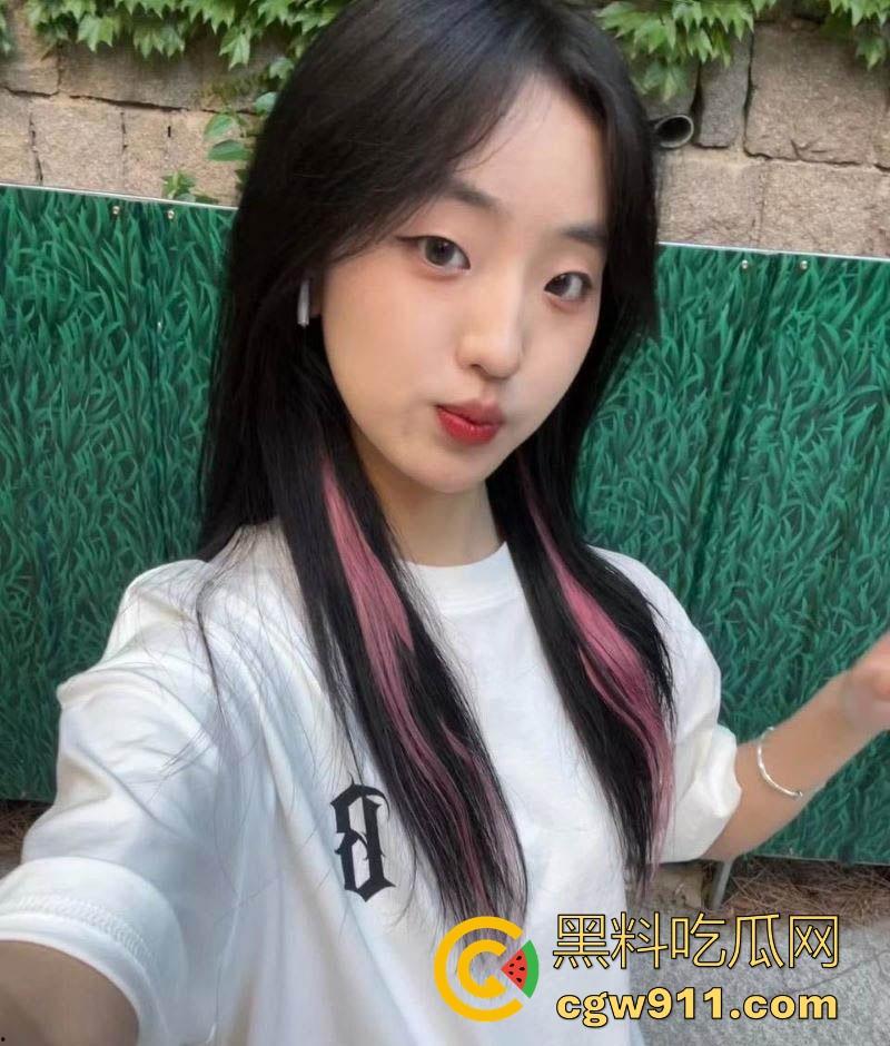 甘肃农业大学清纯学妹【秦文静】卖逼圈钱万人骑,知三当三破坏家庭,被金主后入狂干翘臀高潮迭起!-1