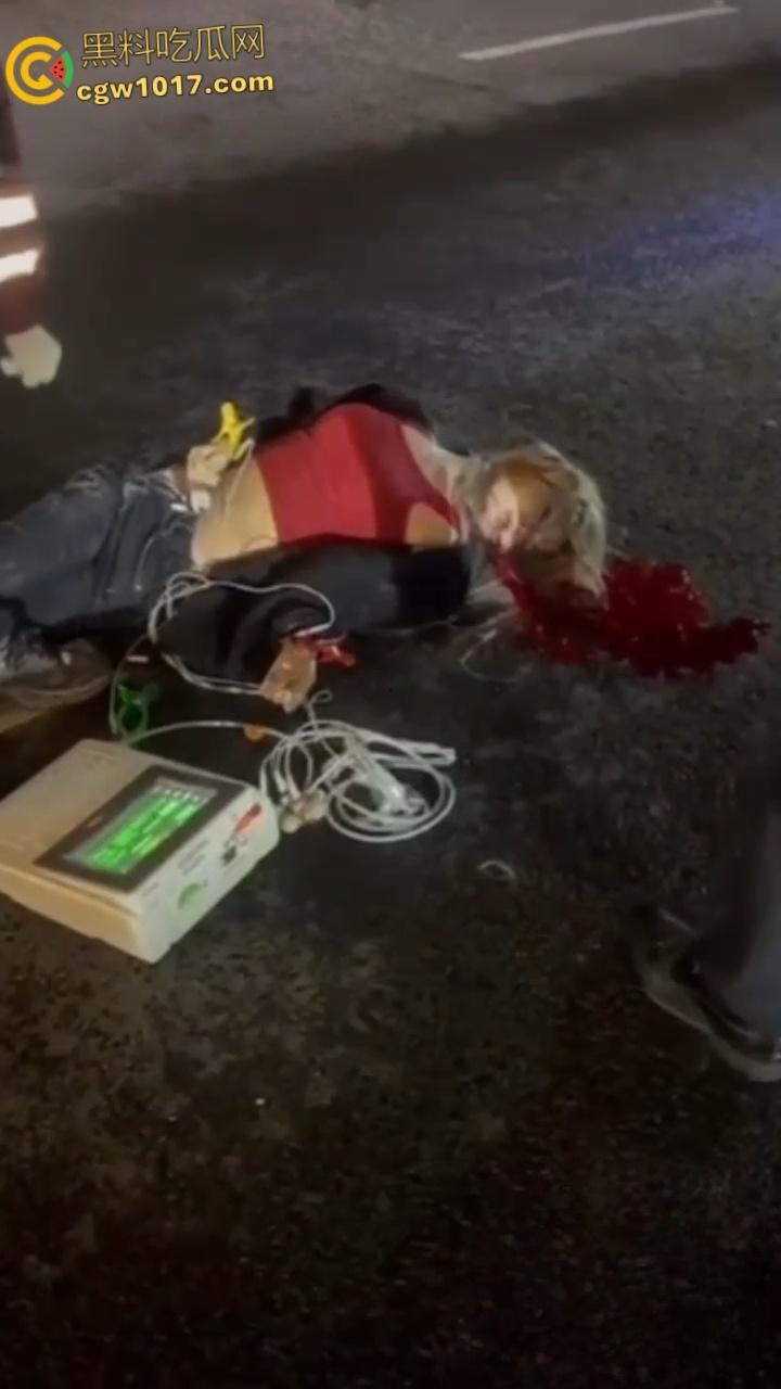 湖南长沙十二兽酒吧营销周周,年纪轻轻颜值爆表,深夜被轿车撞飞,现场惨不忍睹,这颜值谁看了不惋惜!-6