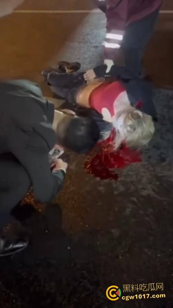 湖南长沙十二兽酒吧营销周周,年纪轻轻颜值爆表,深夜被轿车撞飞,现场惨不忍睹,这颜值谁看了不惋惜!-8