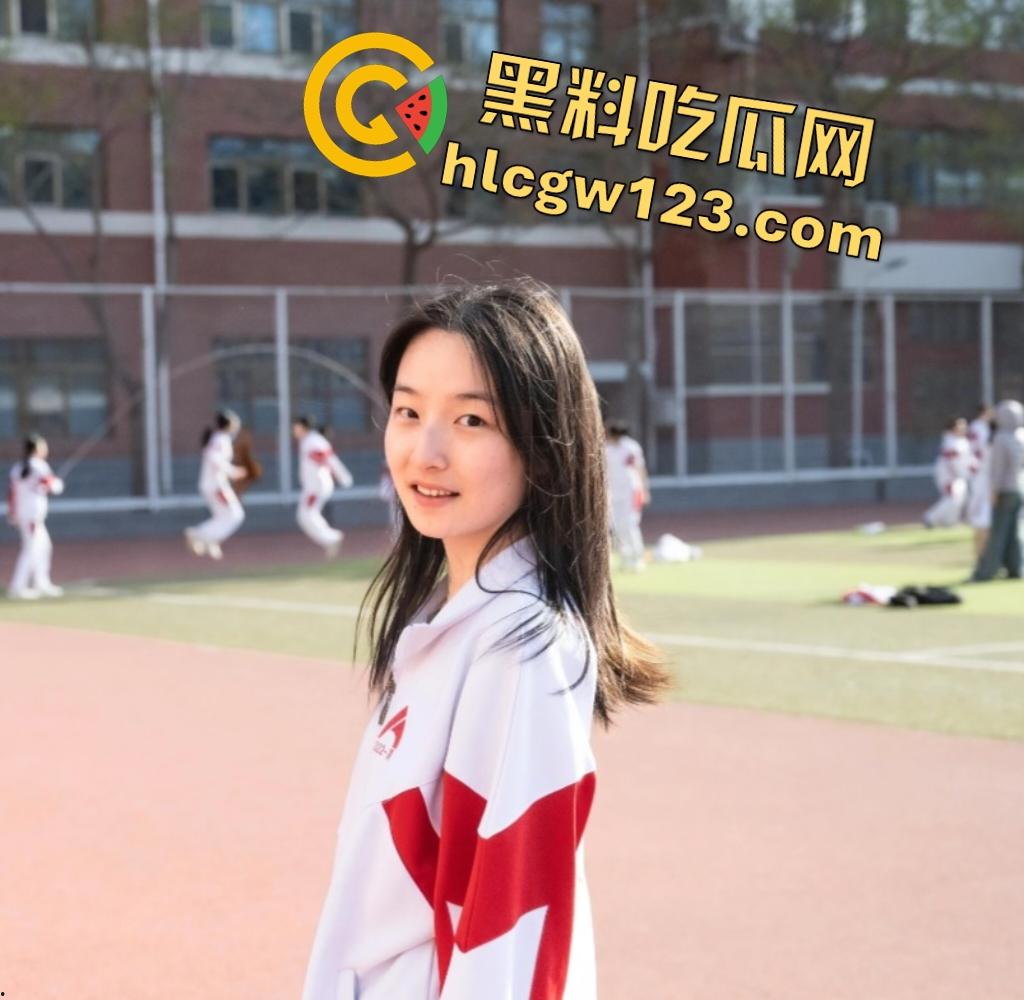 郑州中学【柯晗星】不雅视频曝光，被保安威胁性侵十多次，事后和男友分手爱上保安大鸡巴！