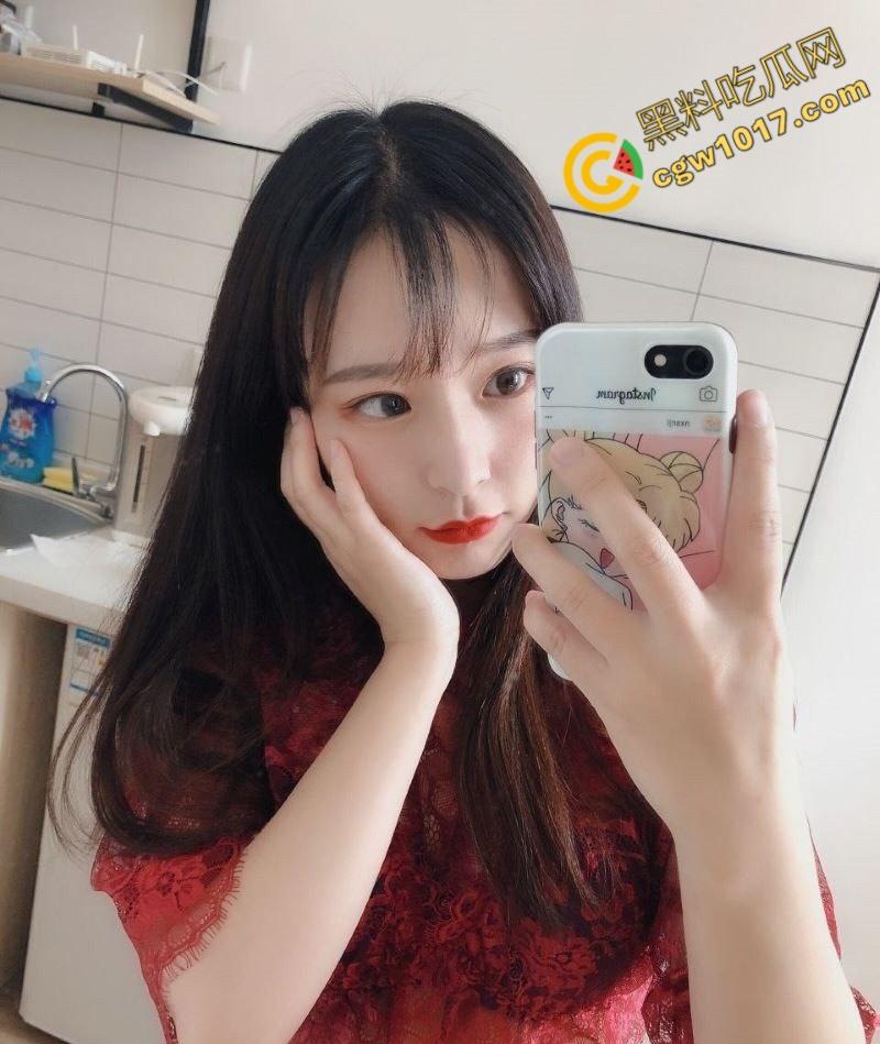 校园尤物，妖娆胴体引百男疯狂！金主震撼深喉舔骚态，粉嫩白虎穴受暴操，自慰视频满足欲望！