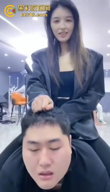 汪汪汪!集美们直播遛狗,套狗链骑狗赛跑,1米8大哥像小狗一样乖,这男奴怪听话的,还是集美们会玩!-7