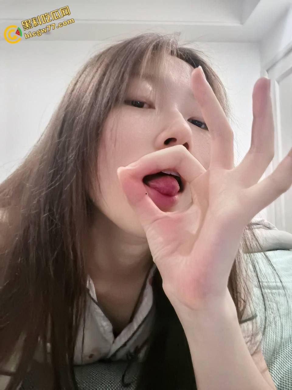 曲阜师大【孙雅欣】,被狂操高潮喷水,回宿舍又自慰湿透床单,真是个骚母狗!-2