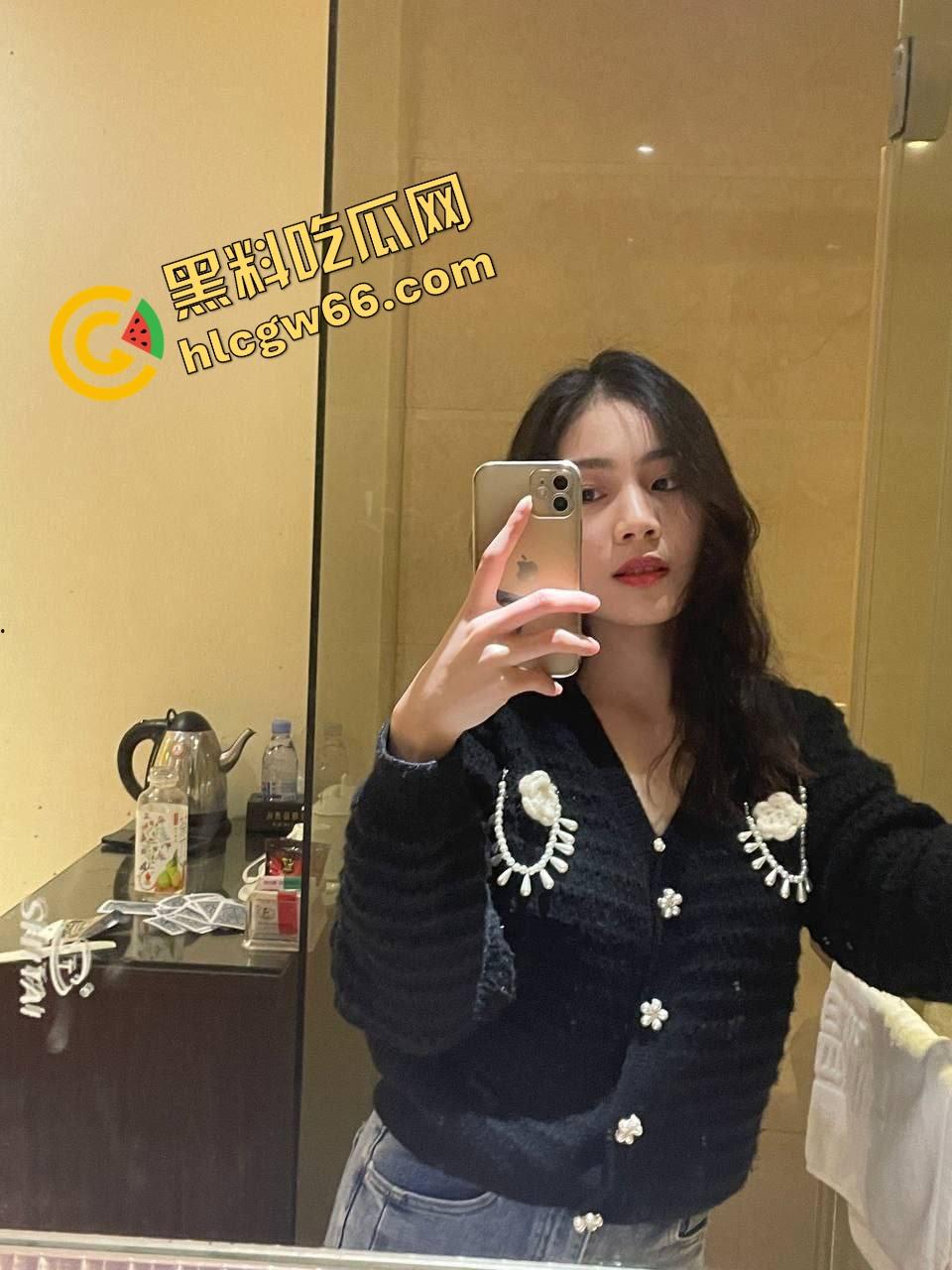 北京反差婊老师【高芳敏】从补课斯文女变老浪货，离婚十多年骚成破洞，轮操松得挂乳环拳交在即！