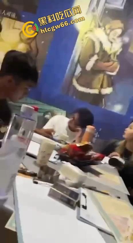 北京反差婊老师【高芳敏】从补课斯文女变老浪货，离婚十多年骚成破洞，轮操松得挂乳环拳交在即！-5