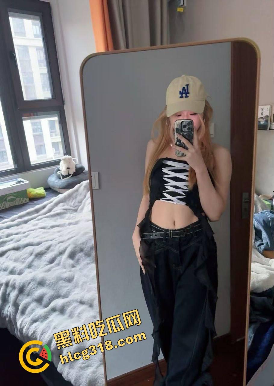 就好这口,逼水被打出来的母狗最带感,不叫不哭只会喷水,抽一鞭就高潮,SM玩成了喷泉表演!-4