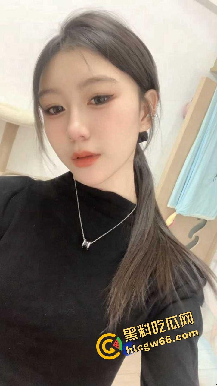 四川师大骚货『李伊丹』表面学霸私下贱母狗，穿JK舔屌求插，男友自拍操成精盆婊子流出！-4