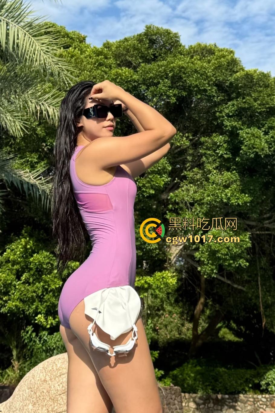 超高颜值新疆母狗极致调教!拴狗链满地爬,口交抛媚眼像要吃了观众,连体黑丝戴眼罩,跳蛋塞B还被皮鞭甩穴!-5