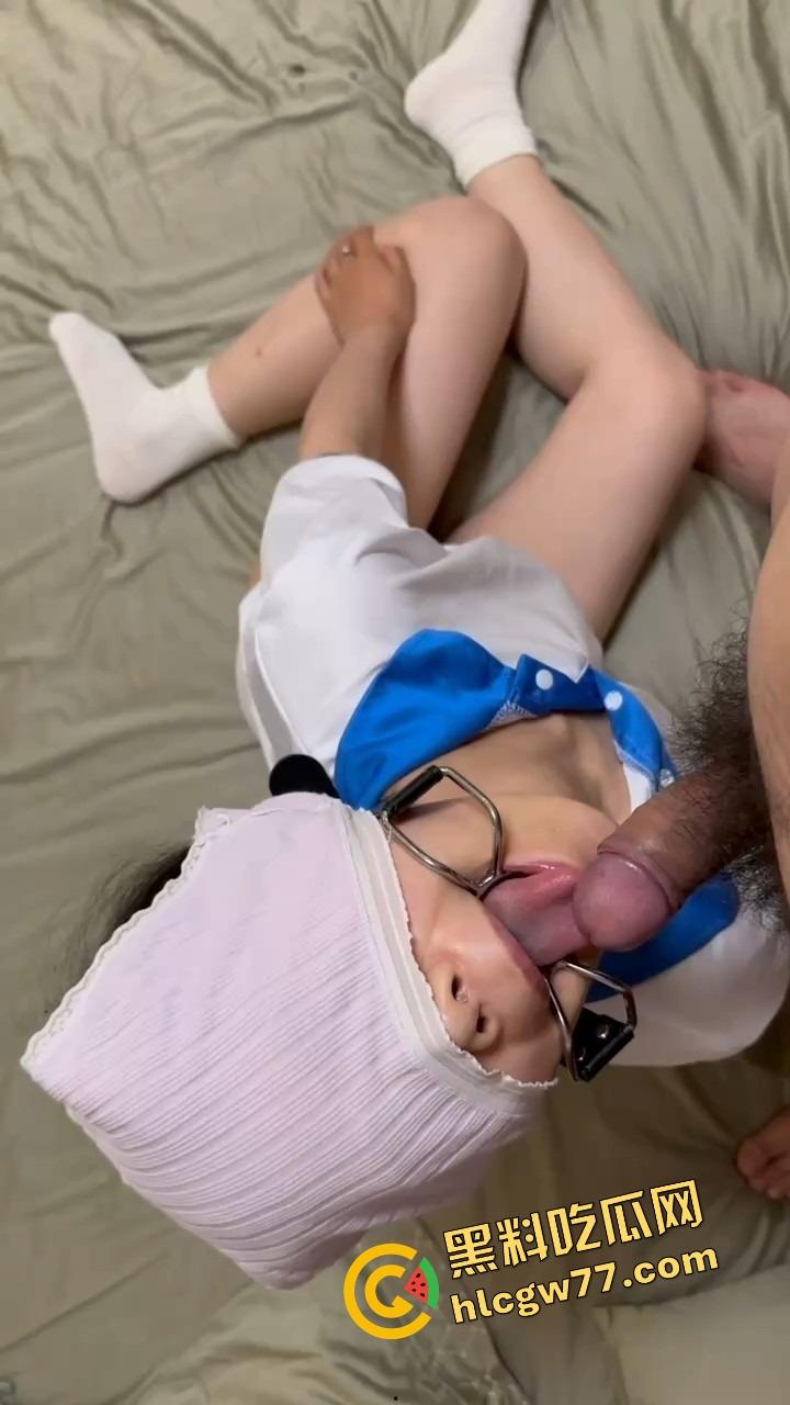 宁夏极品嫩妹【房于心】反差婊内裤套头狂舔鸡巴,天然毛丛嫩逼被猛操到喷泉,高颜骚货口交上瘾!-12