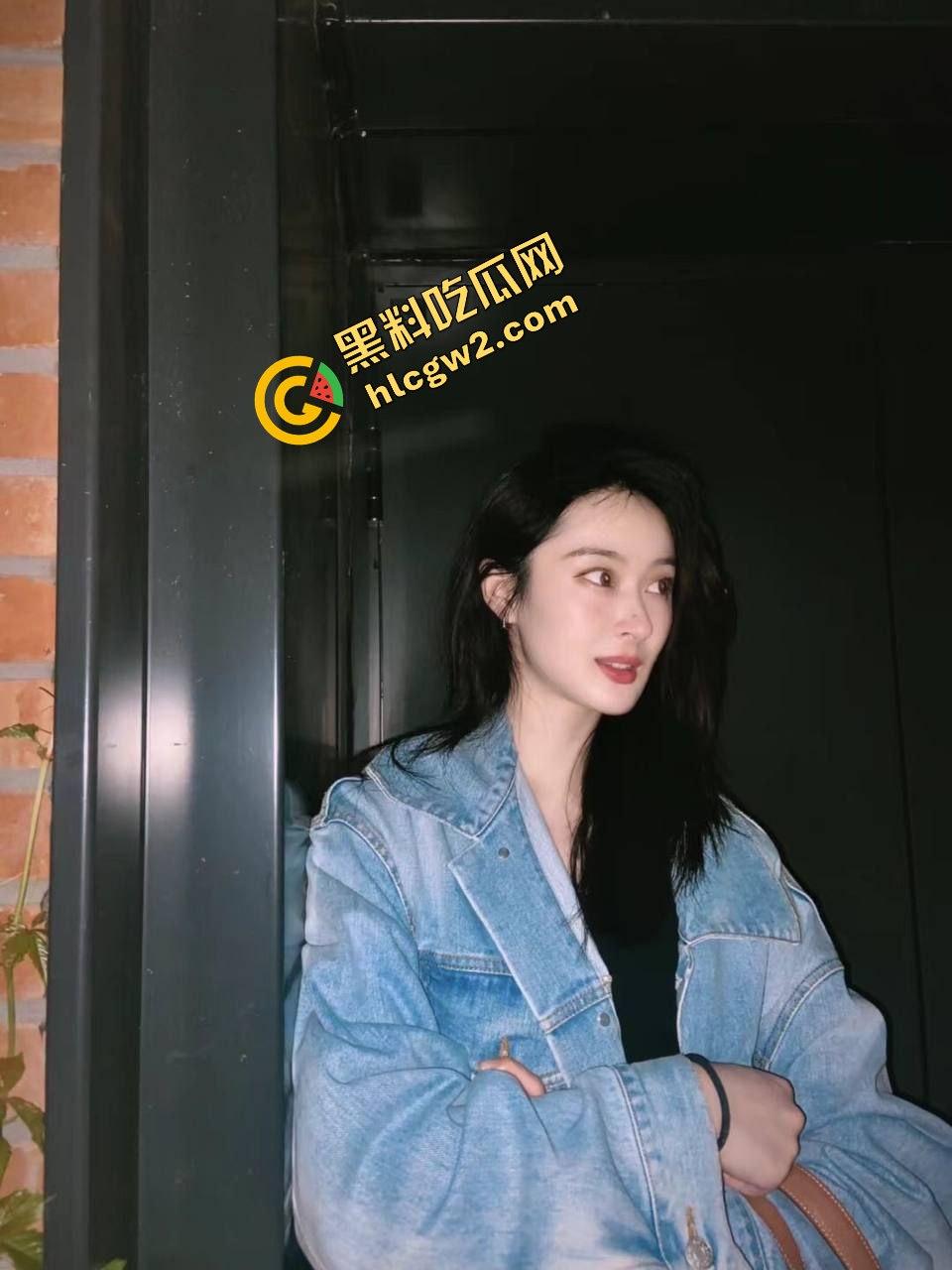 贵州反差婊精神小妹『黄巧』绿男友找单男玩3P 前男友加回骚鸡跪求再给一次!独家流出!-1