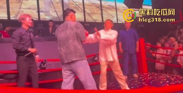 马保国酒吧商演假戏真做险被揍出鼻血!幸好主持人救场,不然闪电五连鞭要失传了!-7