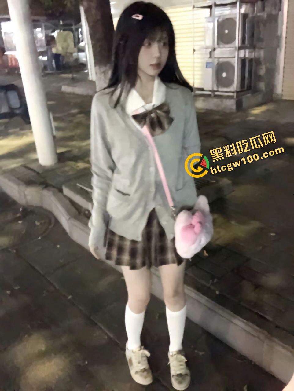 辽宁传媒学院极品嫩逼JK妹【谭乐】对镜发骚露逼自拍,约炮猛男大哥淫荡后入操逼!独家曝光流出!-2