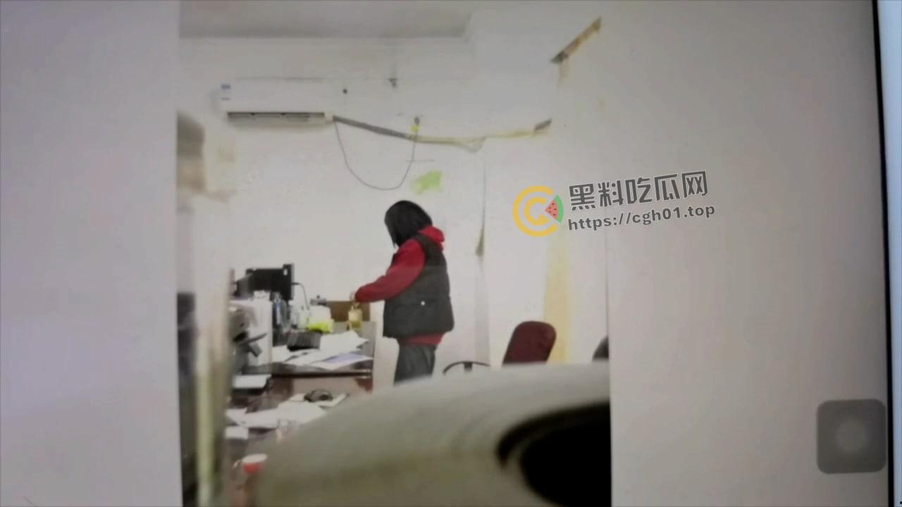 最毒妇人心!体制内毒妇担心同事怀孕加重自己工作 下毒谋害 实锤下毒监控视频流出-1