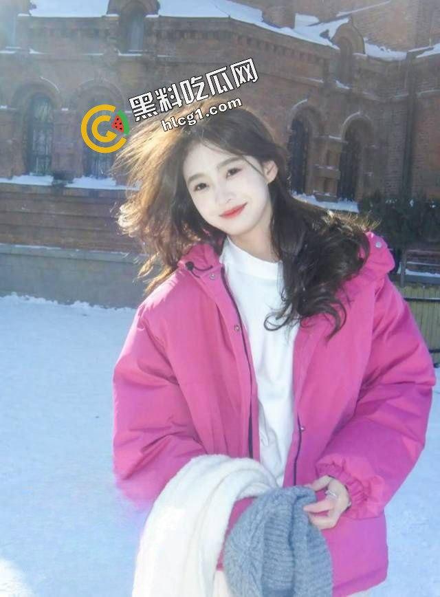 抖音140w粉丝网红『绅士y』擦边直播故意露奶 线下与土豪约炮 视频流出-4