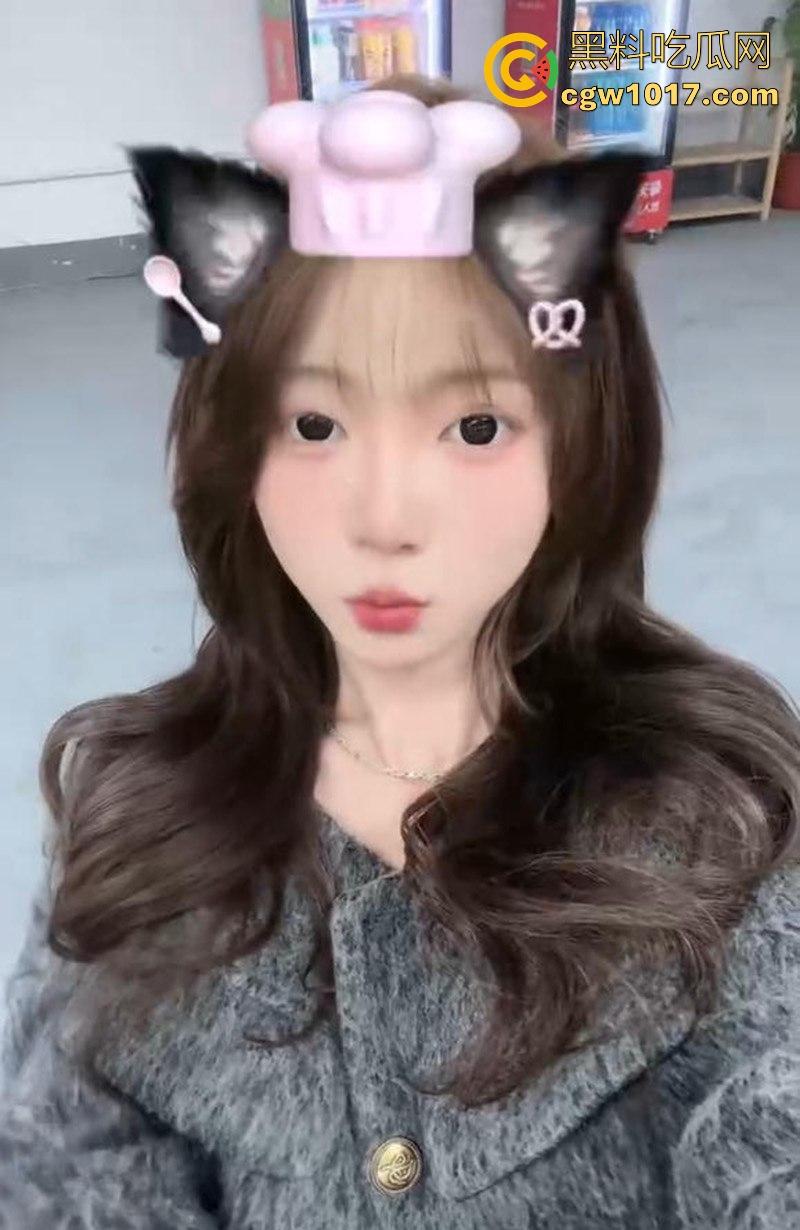 长沙精神小妹【廖娜琪】被男友调教视频流出,狗链牵引口交深喉,露脸骑乘榨精,反差母狗骚气爆棚!-1