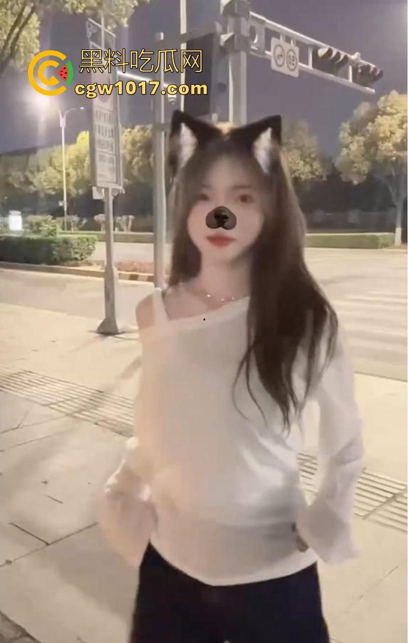 长沙精神小妹【廖娜琪】被男友调教视频流出,狗链牵引口交深喉,露脸骑乘榨精,反差母狗骚气爆棚!-3