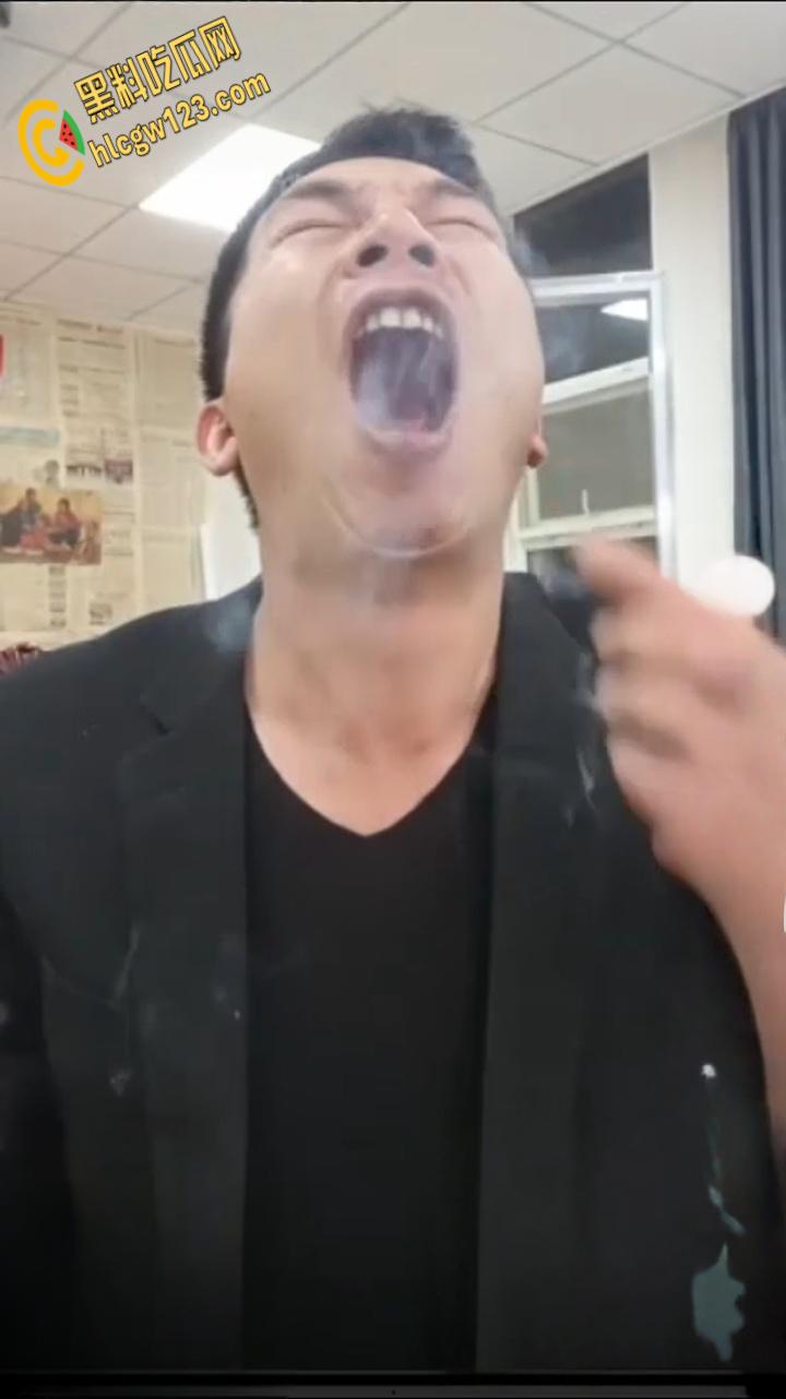 抖音狠人博流量 , 鞭炮嘴炸出血,脑残操作震惊全网 !-5