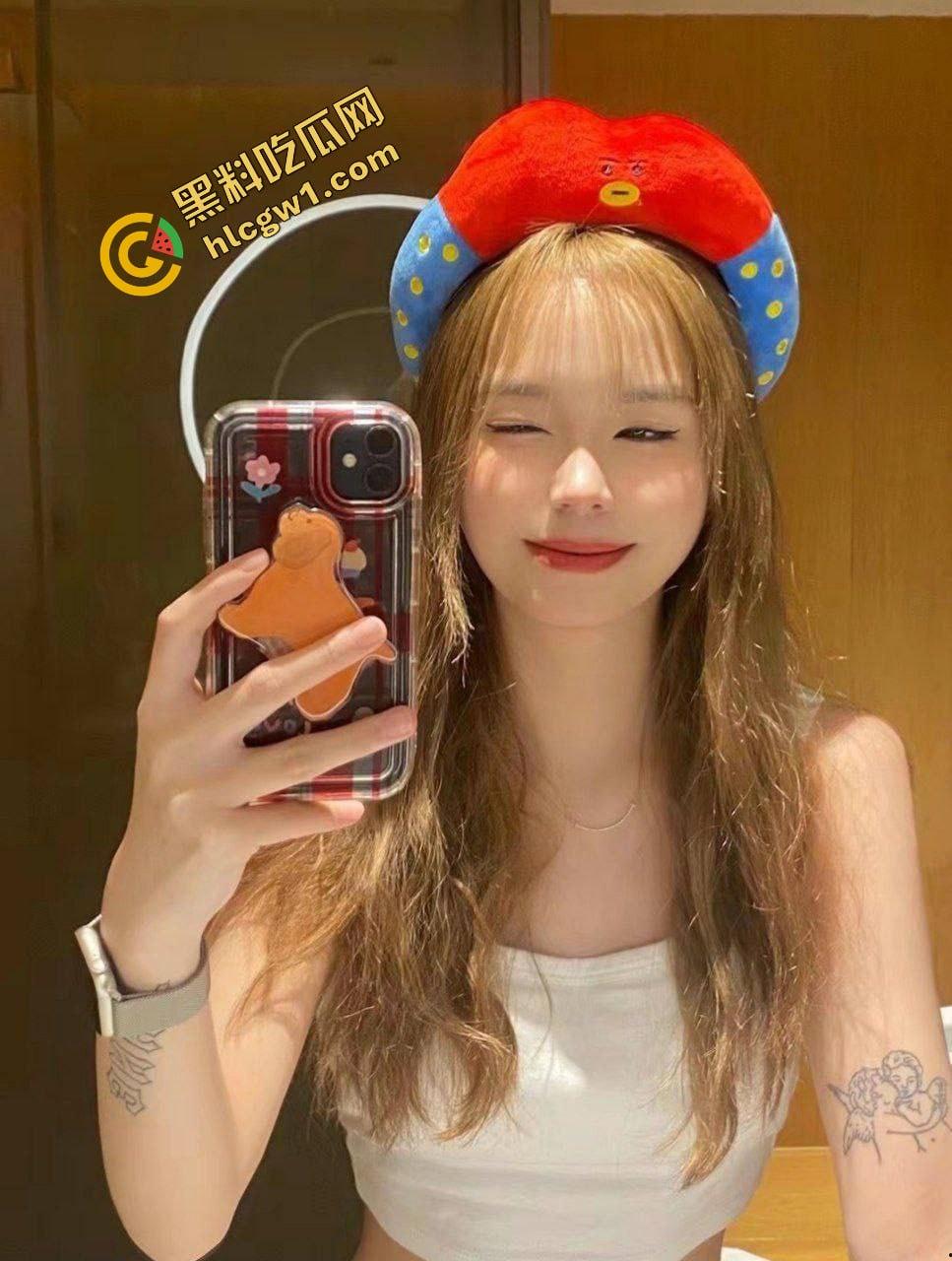 抖音重庆奥斯卡酒吧反差舞女【沈津津】下班回家发骚 全裸自拍洗澡搓奶 独家流出!-4