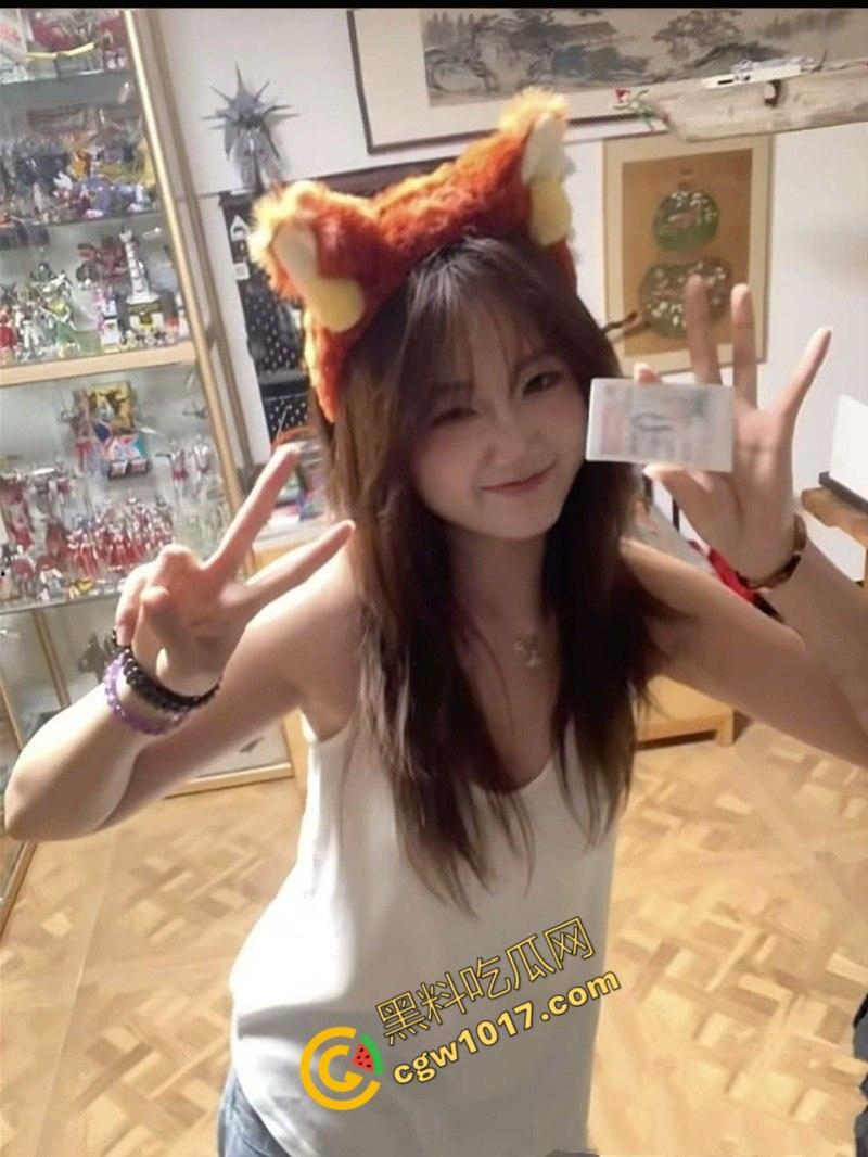 上海电力大学【贾赵依】醉酒失身:狂野激情视频曝光,同学狂操嫩穴,淫荡姿态尽显,令人血脉贲张-1