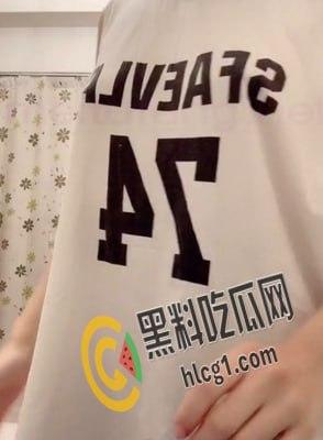 台湾身材火辣的漂亮妹子 为男友录制的大尺度露脸掰穴揉奶自拍视频竟被前男友出售!-5