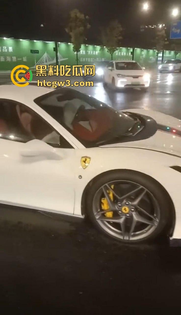 嘉兴海盐百货门口突发车祸！法拉利与斯柯达激烈碰撞，气囊齐爆损失惨重，维修账单成谜！-10