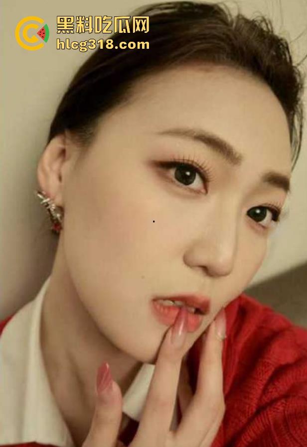 约炮极品少妇【杨丞琳】露脸舔鸡视频曝光,极致反差母狗,深喉吸蛋全套伺候,吃的津津有味根本停不下来。-1