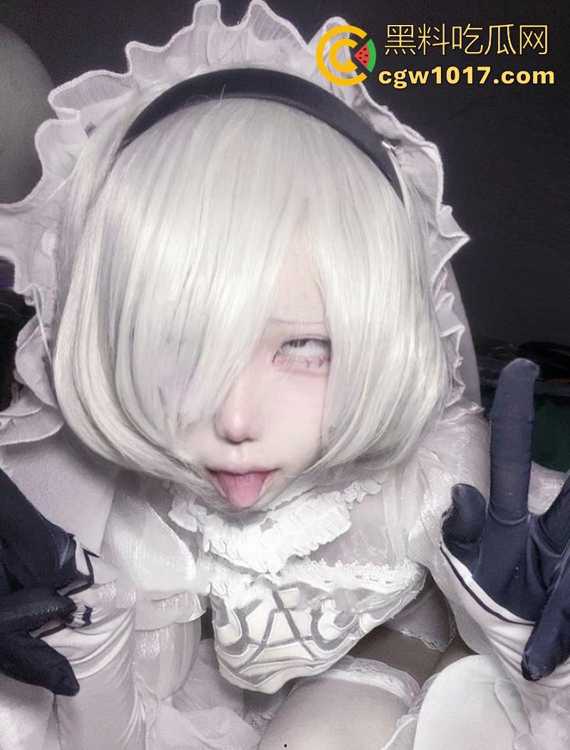 外网极品萝莉福利姬【凄】cos园丁蓝闺惊梦,极品白虎嫩逼插假鸡巴,反差到肾虚!-2