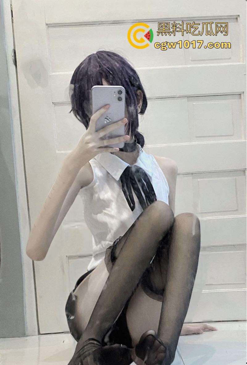 外网极品萝莉福利姬【凄】cos园丁蓝闺惊梦,极品白虎嫩逼插假鸡巴,反差到肾虚!-3