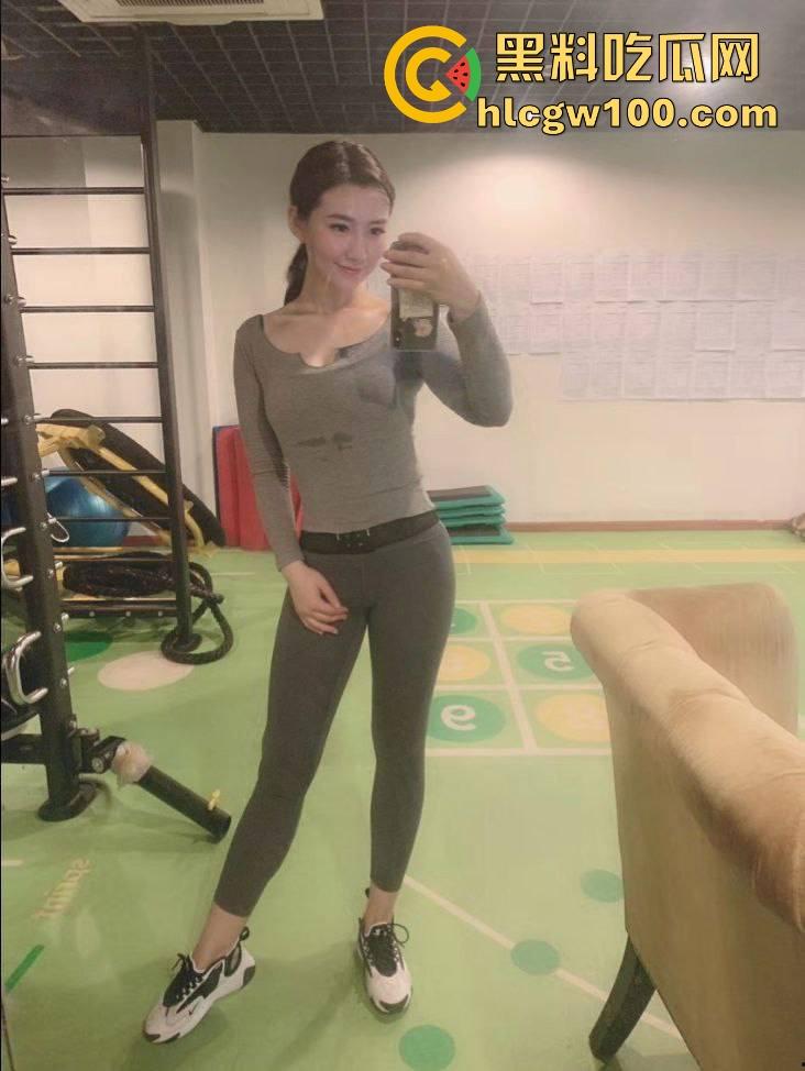 网友投稿！哈尔滨极品人妻【伊美美】性爱视频曝光，颜值炸裂身材火辣，熟人妻骚劲让人射了还想干。-3