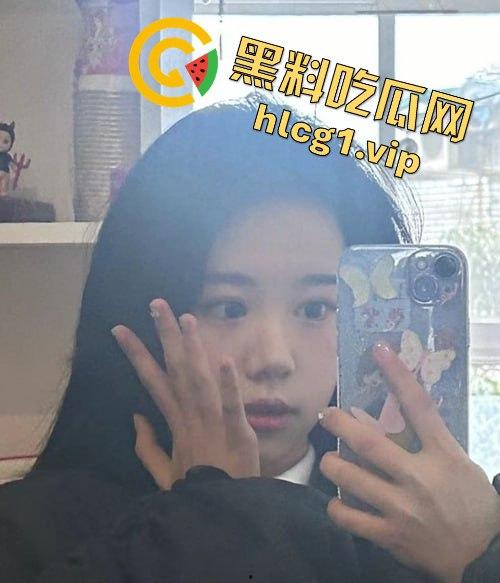 重庆反差学生妹段晓婷兼职游戏陪玩!金主调教下的自慰视频曝光!-1