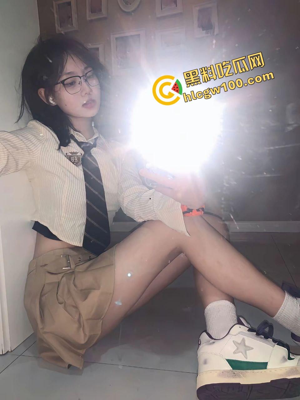 四川绵阳社会骚鸡【周梦瑶】极品御姐骚鸡露奶私拍,白虎粉逼爆操至喷水一地!独家曝光流出!-2