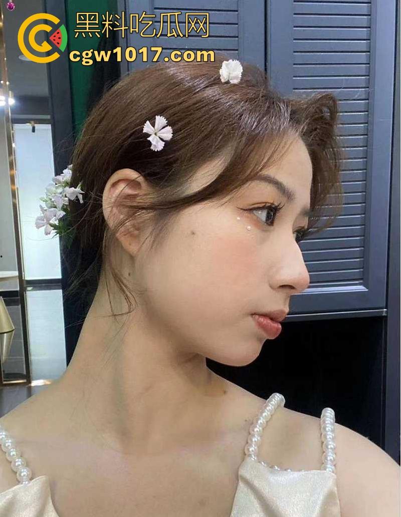 深圳高颜值甜美柜姐【李梦琪】清纯极品lv导购员，为业绩跟客户上床做爱，全程露脸玩深喉无套馒头嫩逼打桩喷汁！-1