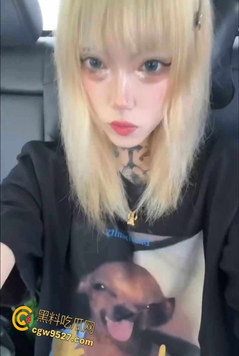 抖音网红精神小妹【无能巨婴】,线下约炮视频泄露,满背纹身滴蜡调教,楼梯站立后入猛操,真是骚到没边 !-3