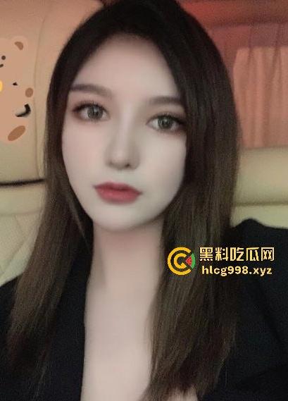 瓜友双飞高端模特爽到飞起!一个吃鸡巴一个舔胸,全程不戴眼罩,骚操作投稿只打私处马赛克!-1