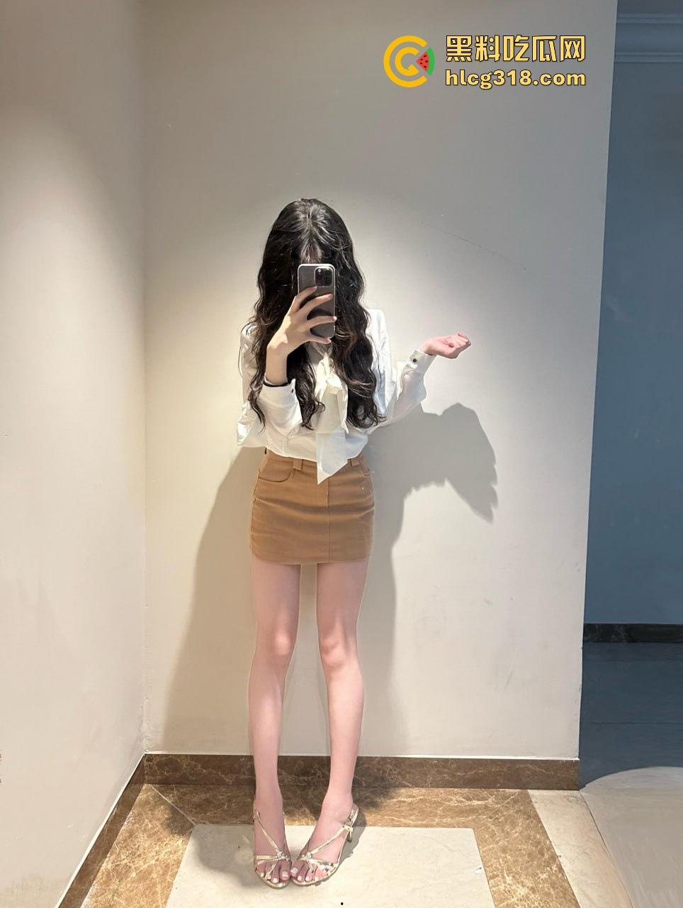 清纯嫩妹与男友在酒店走廊释放欲望,翘臀被猛烈进攻,都不敢放声大叫,玩得真大刺激感拉满!-1