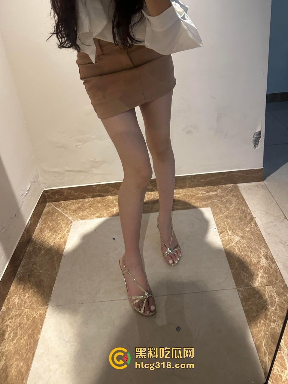 清纯嫩妹与男友在酒店走廊释放欲望,翘臀被猛烈进攻,都不敢放声大叫,玩得真大刺激感拉满!-3