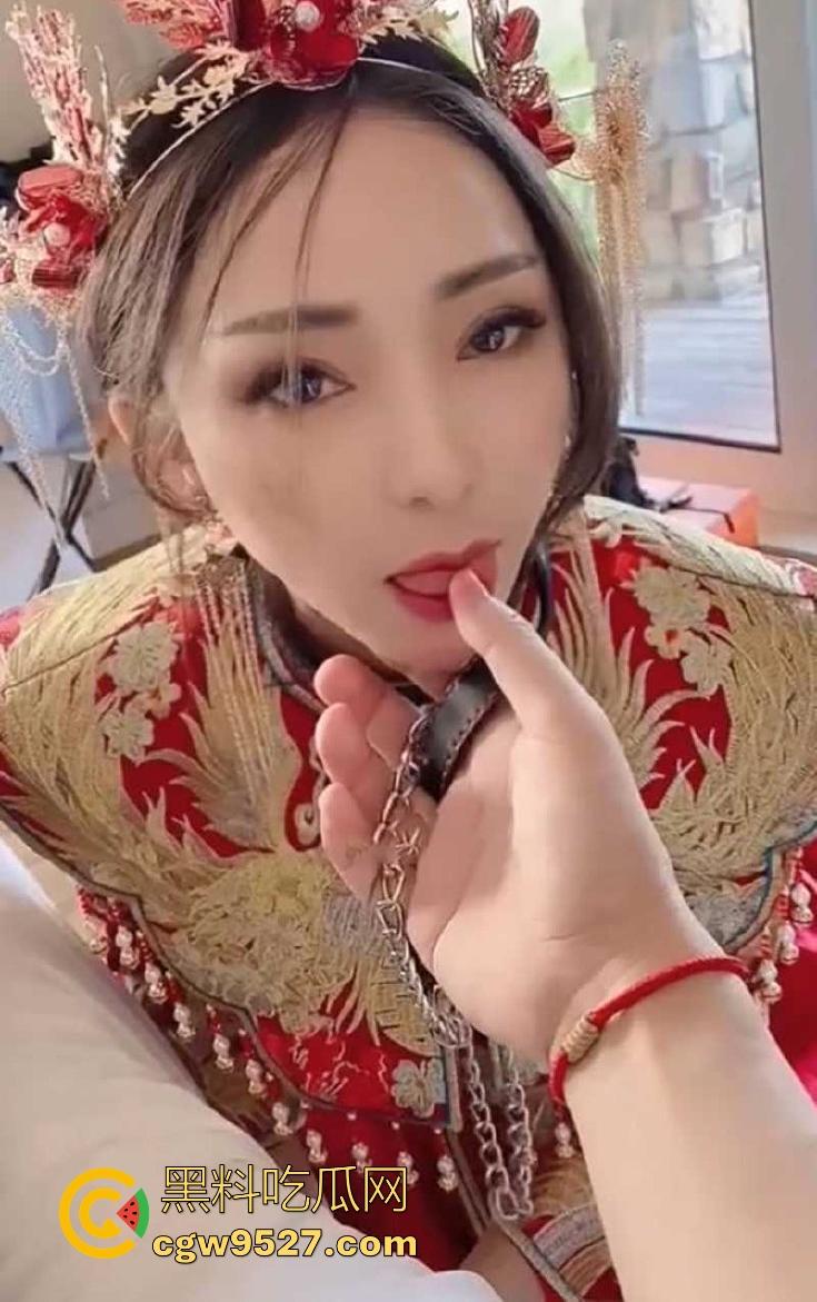 极品人妻熟女【半糖兔兔】新娘做爱视频,翘奶黑毛若隐若现,口交时眼神勾魂,性感身材与反差魅力让人血脉喷张!-7