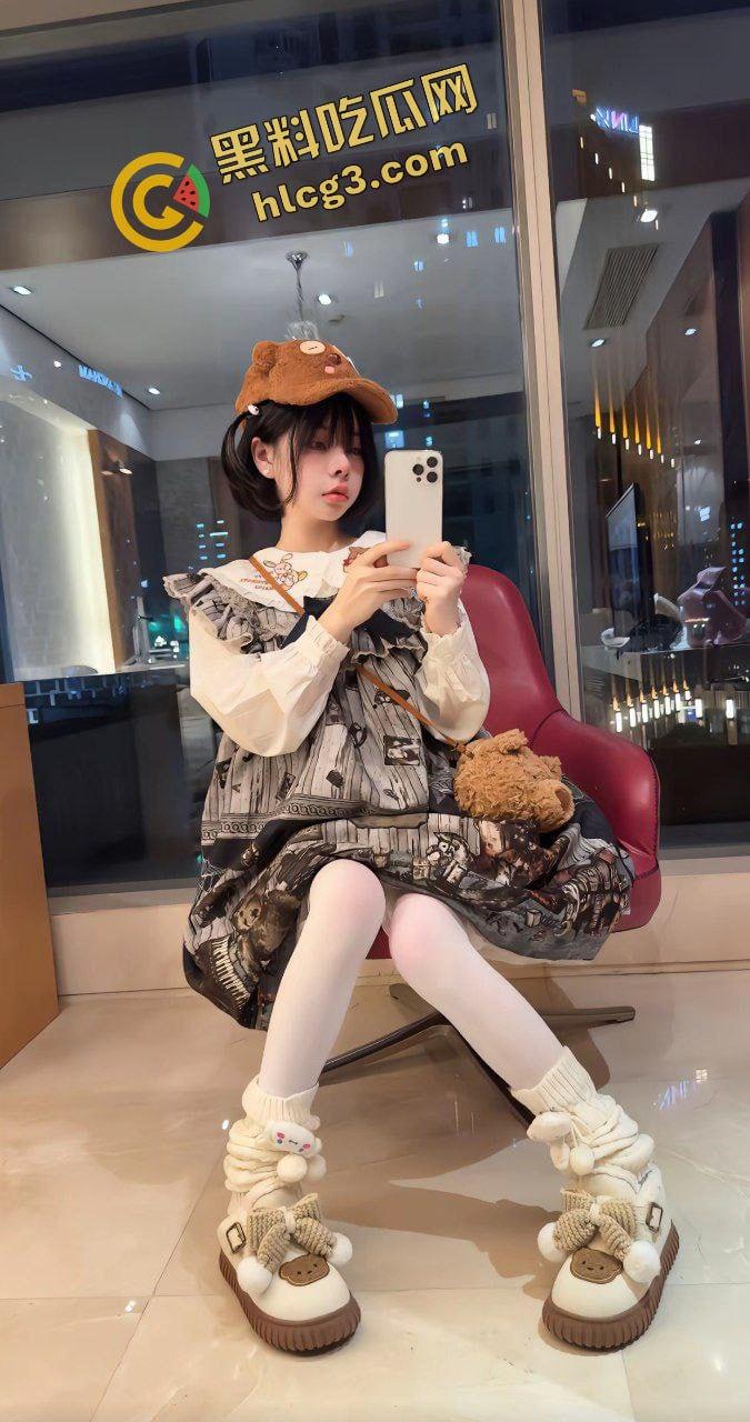 抖音24W粉丝高颜值萝莉网红『金钱钱』双马尾女神 金主高价定制裸露私拍视频流出！-4