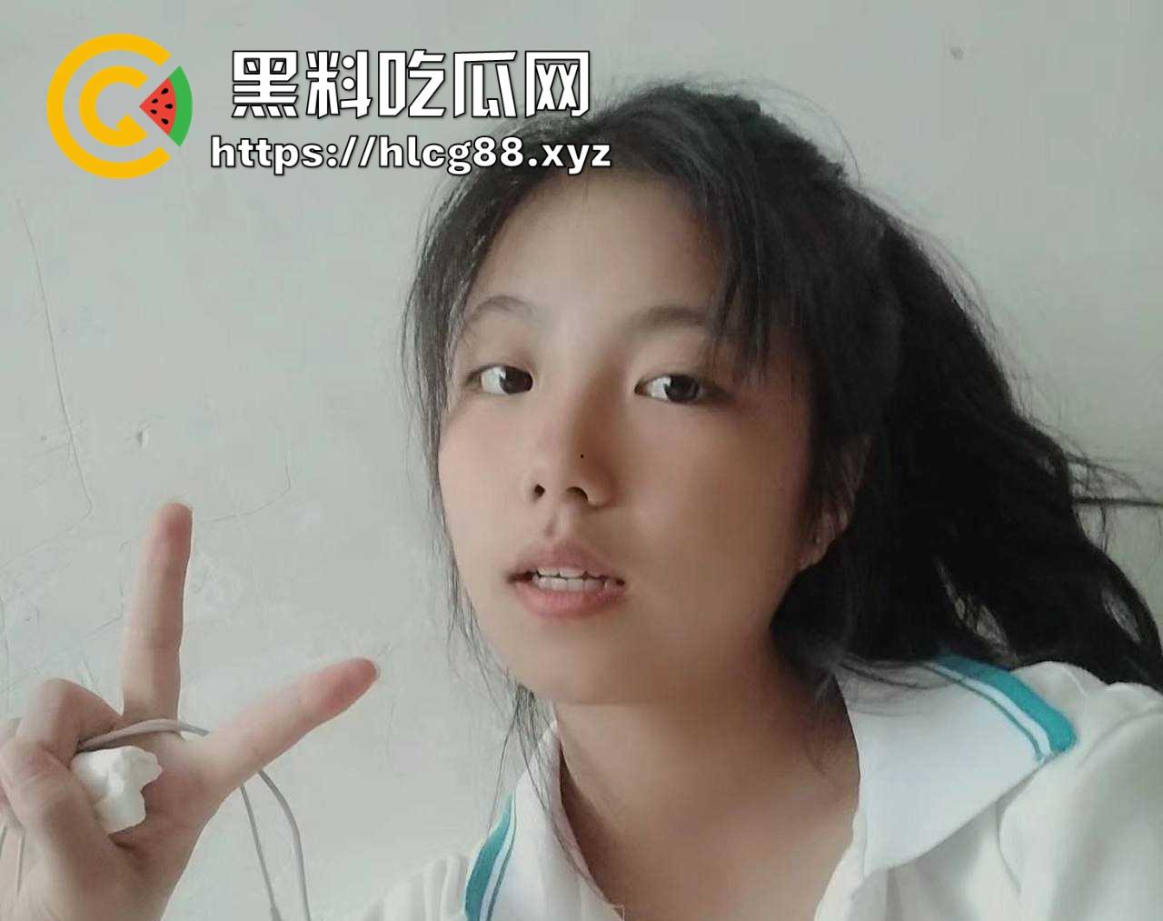 分手就分手 视频你别往外流 湖南信息工程学院学妹【吴雅玮】性爱视频被曝出 浑身都散发着青春气息！-1