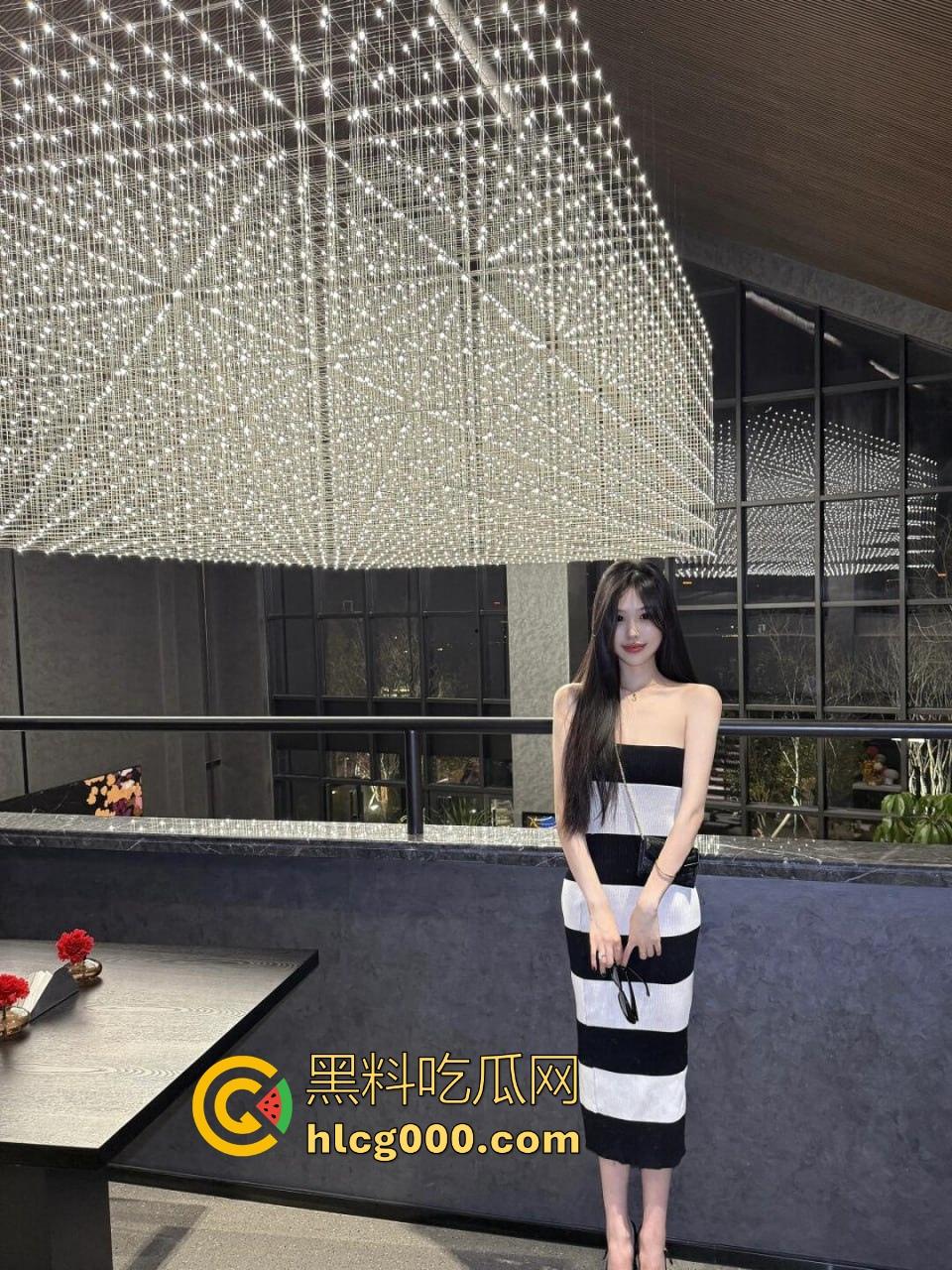 海角乱伦,和嫂嫂来了一次激情猛烈的性爱,狂扣淫荡肥逼,淫水四散喷溅顺着胳膊流满全身!-2