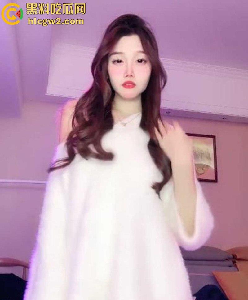 独家流出!网红福利姬【董小姐】放飞自我 美少女短裙全裸热舞 首次道具自慰流出白浆-1