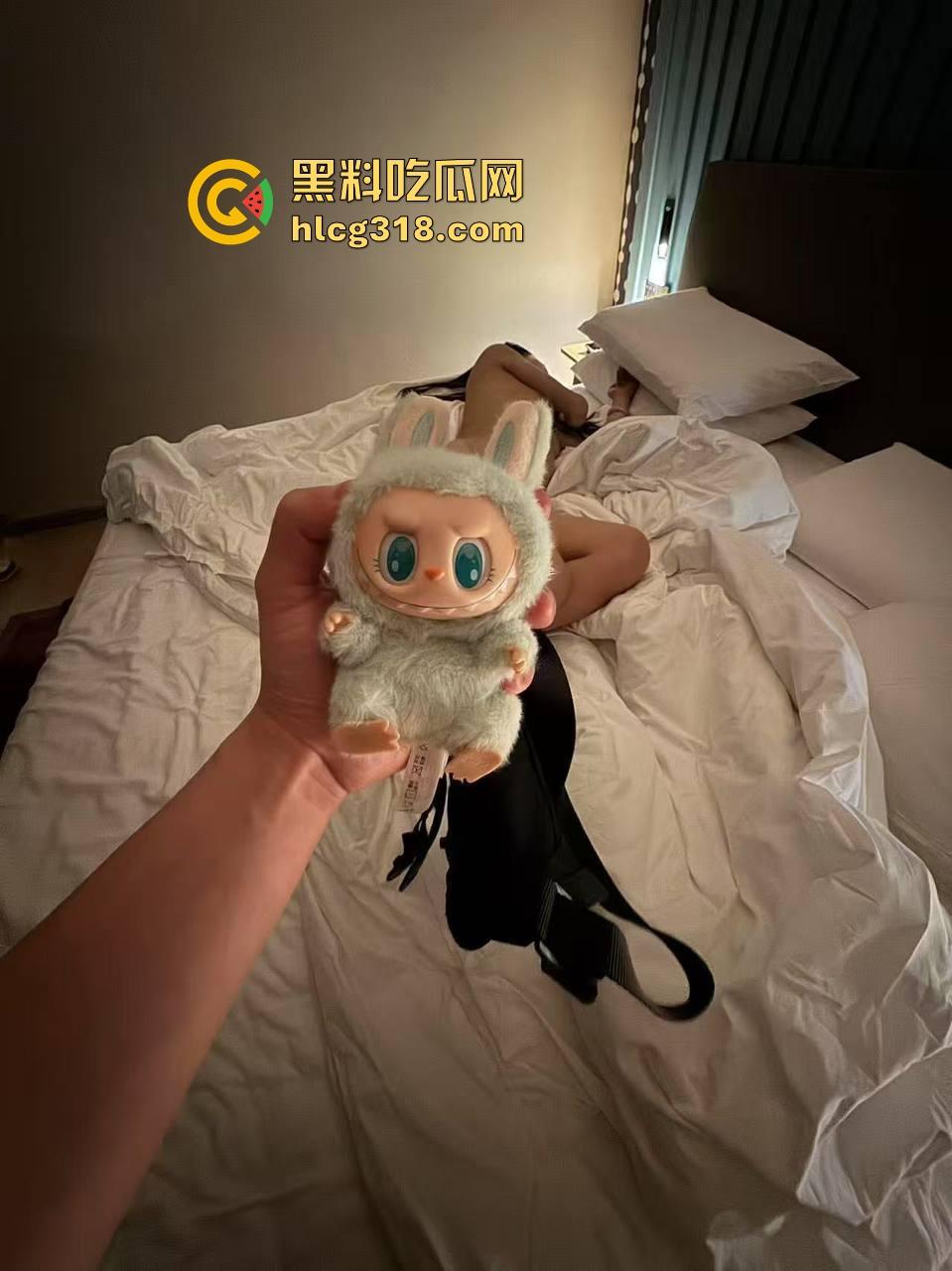 labubu能火是有他的道理的 约炮新神器 一个labubu就能操一个名媛御姐类型 兄弟们要紧跟潮流喔！-2