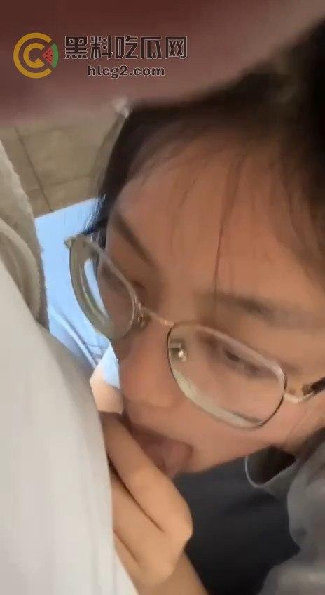 大一四川传媒舞蹈系妹子『张茜』反差魅力爆发!眼镜一戴瞬间让小哥JB起立-8