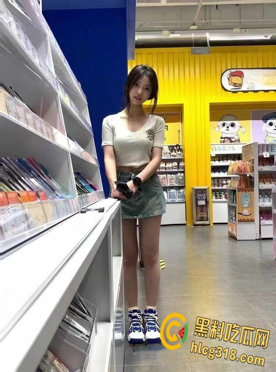 狼友嫖娼遇到十八岁湖南小妹,粉嫩酮体呻吟诱人,沙发后入一线天骚逼可见, 下海送逼只为给男友创业赚钱!-5