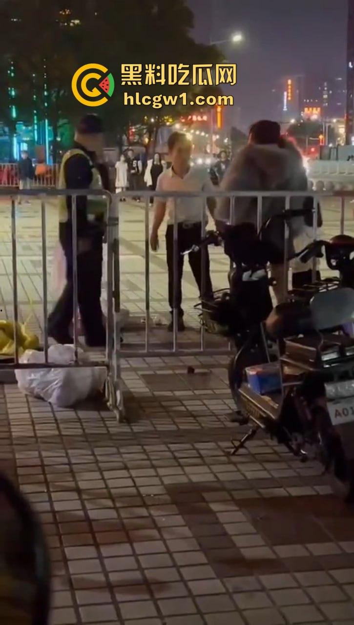 商丘街头闺蜜大撕逼!两个骚妇当街互扇,原来是照顾闺蜜老公照顾上床了!-9