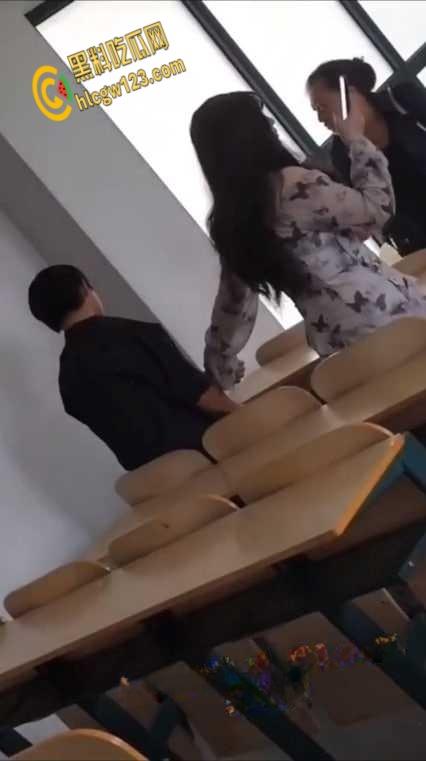 武汉工程大学女生带上老妈,跨越一千多公里直奔教室,手撕渣男为爱冲锋的女勇士!-4