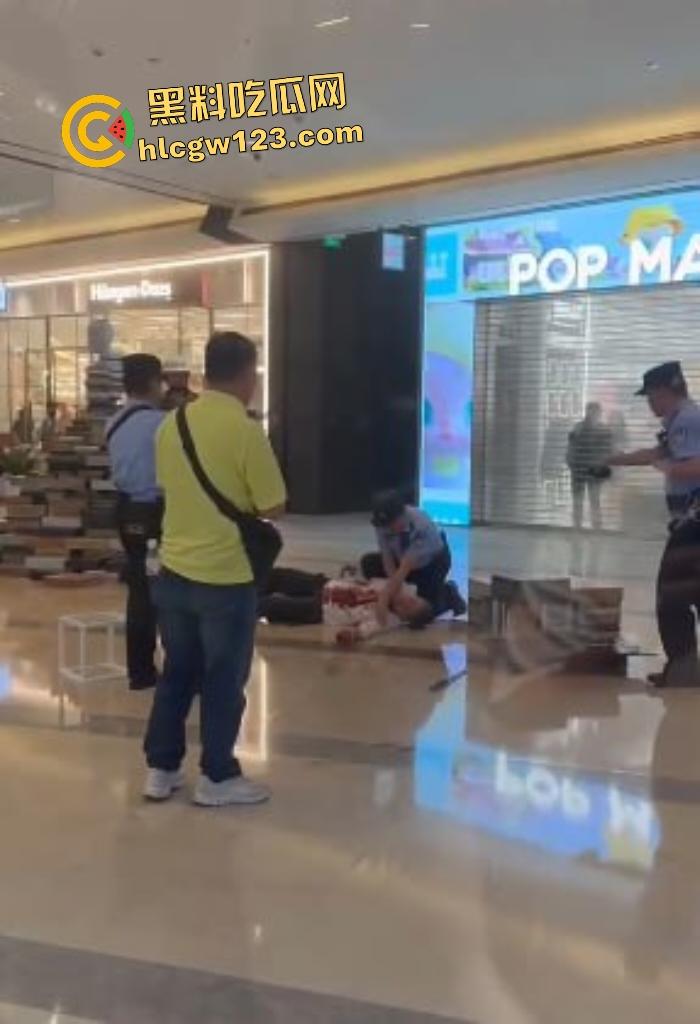 太古里男子因被朋友说穷,刀捅女子后自割咽喉,路人拿灭火器救“火”险些丧命!-5